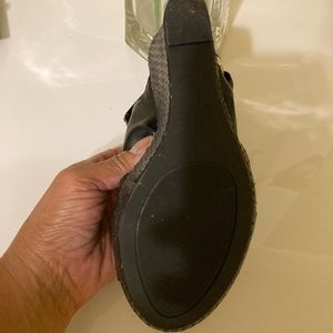 Soft black & gold wedge heel sandals.